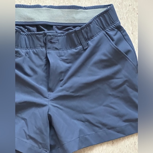 Women’s size 8 under armour fitted heat gear short - Picture 4 of 8